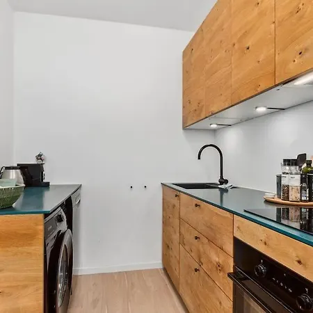 Great Central Walking Distance To Metro