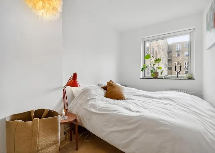 Great Central Walking Distance To Metro Lägenhet *