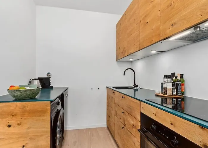 Great Central Walking Distance To Metro