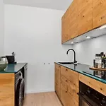Great Central Walking Distance To Metro
